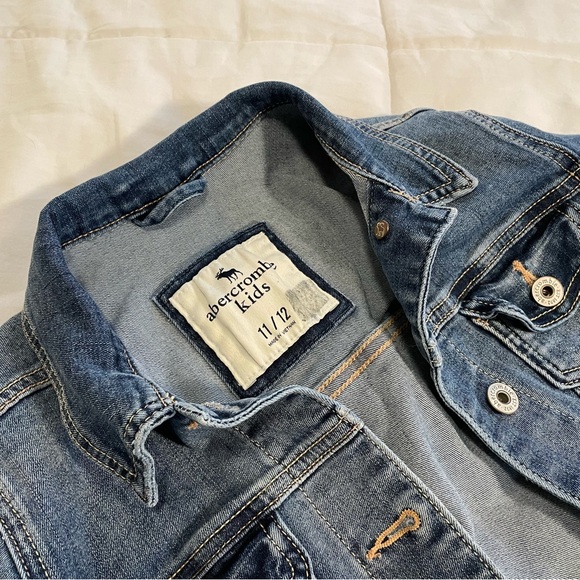 Abercrombie Kids Girls Denim Jacket - Picture 2 of 5